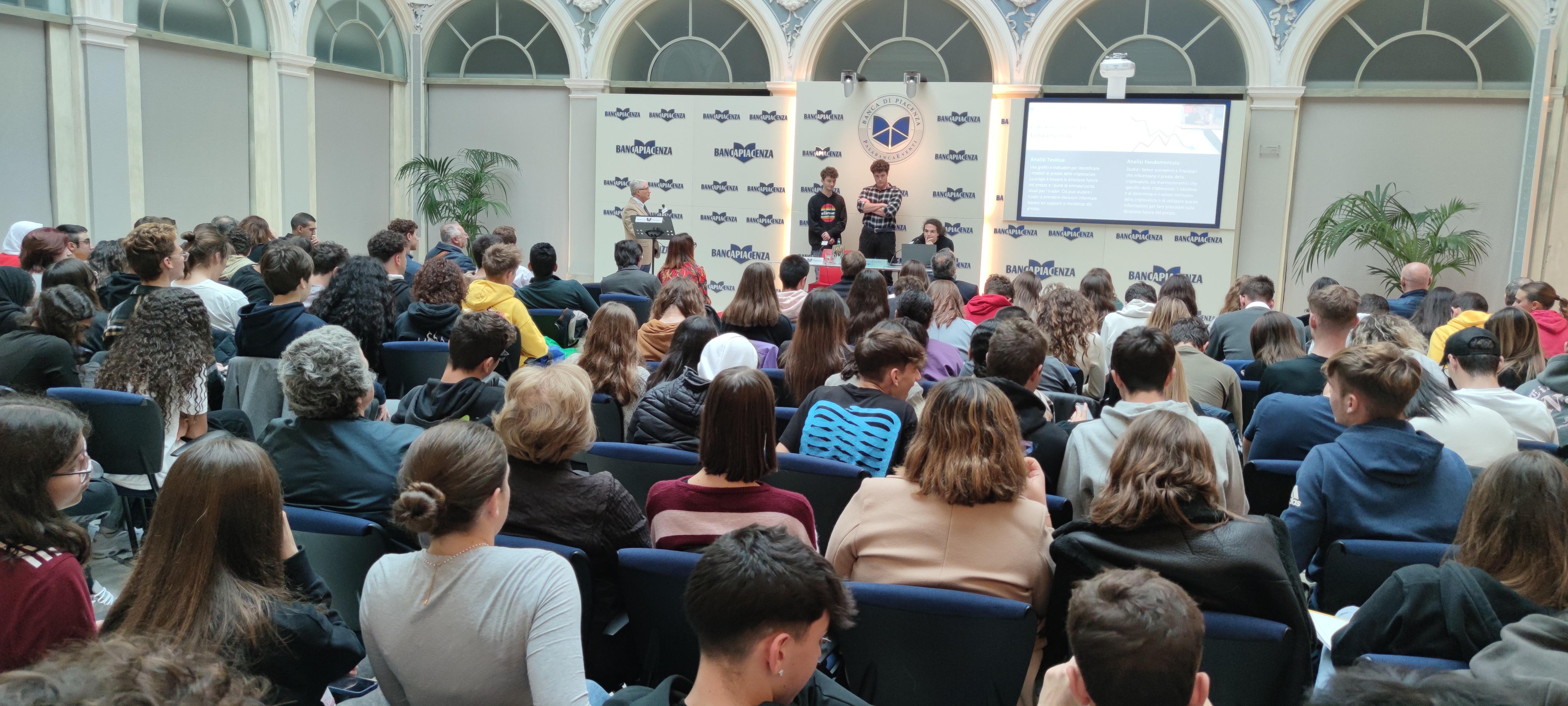 EDUCAZIONE FINANZIARIA A 5 SCUOLE PIACENTINE LE BORSE DI STUDIO MESSE IN PALIO DALLA BANCA