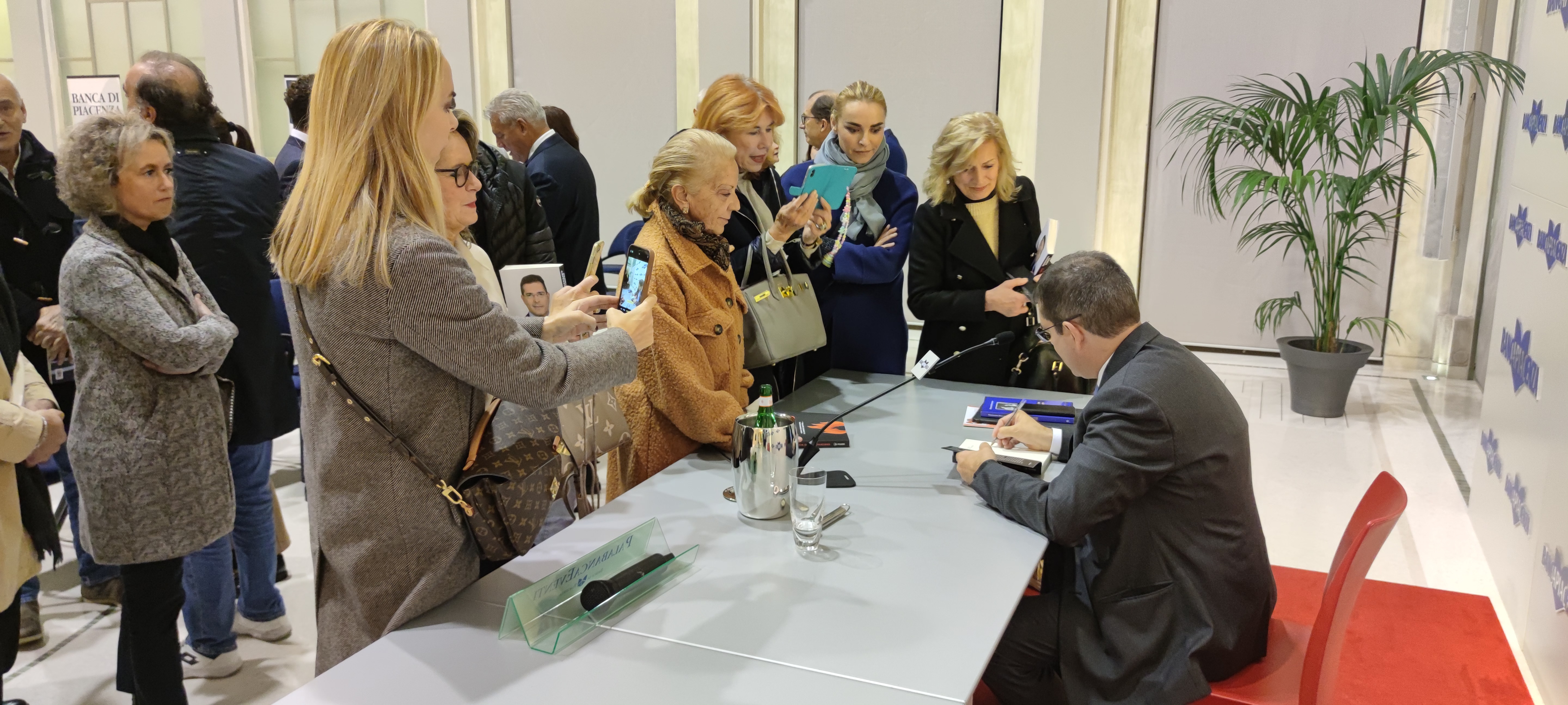 CAPEZZONE AL PALABANCAEVENTI CHI E' SICURO DELLE PROPRIE IDEE NON TEME IL CONFRONTO