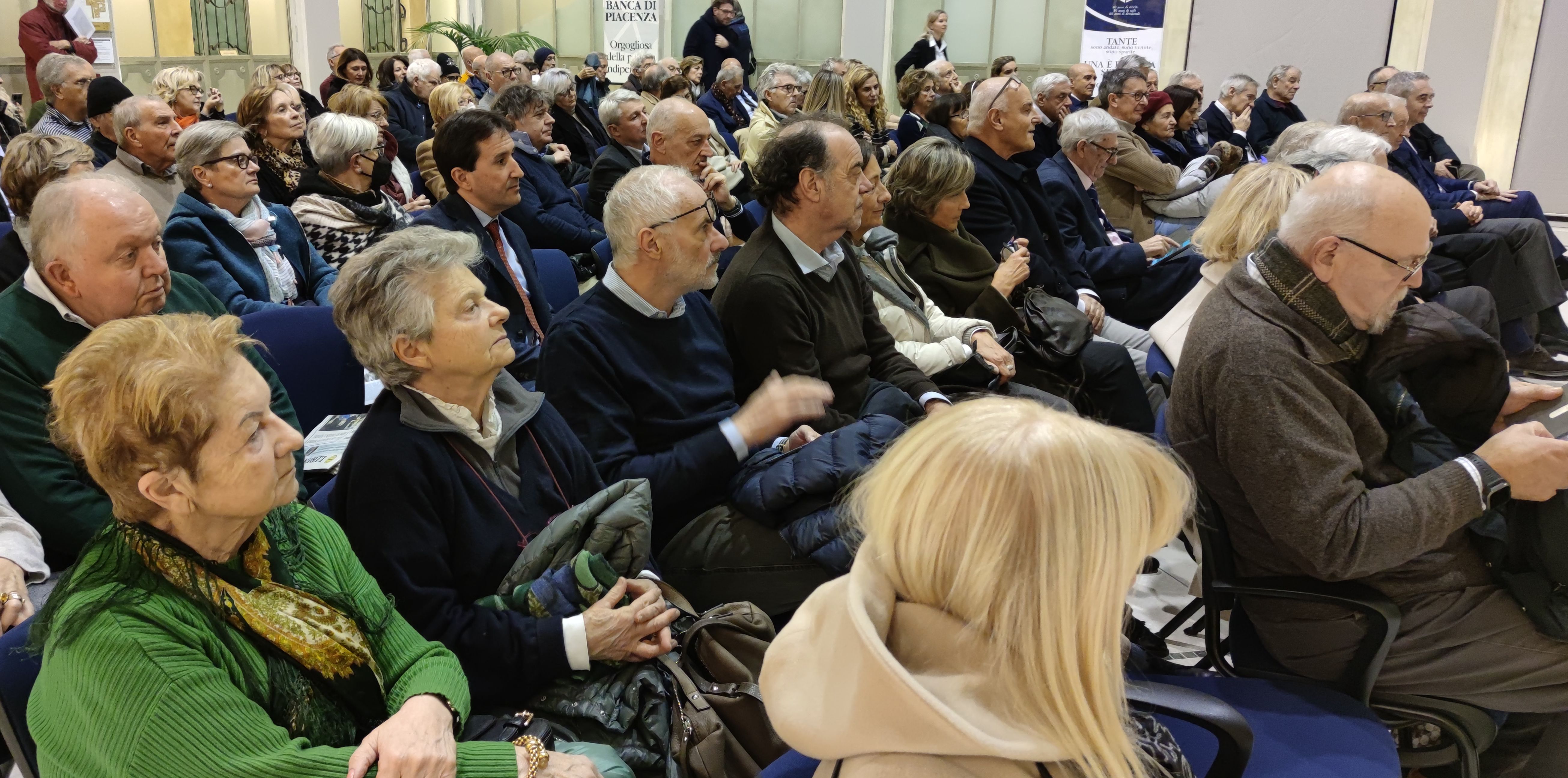 Toni Capuozzo cattura il pubblico del PalabancaEventi