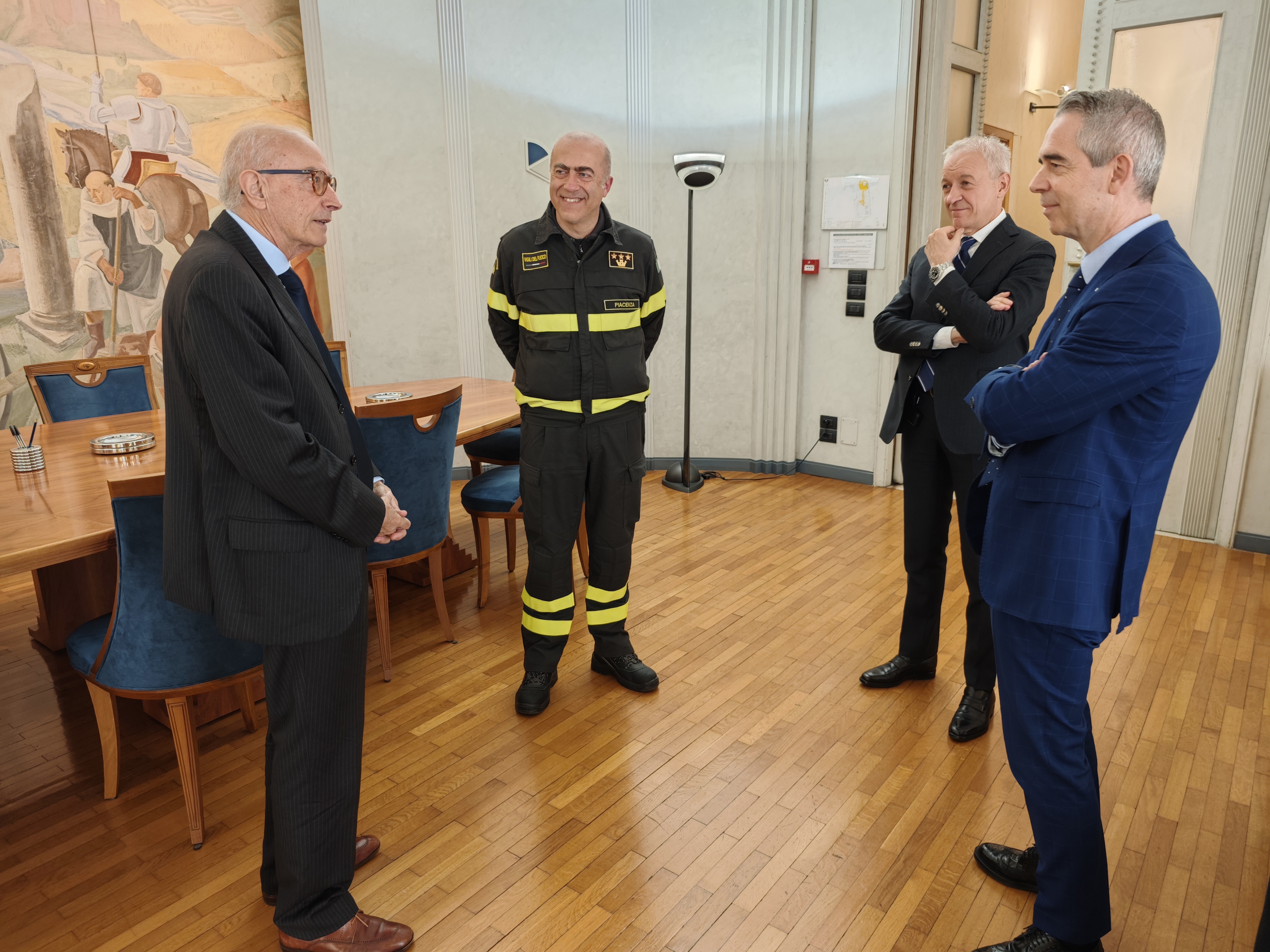 Il comandante dei Vigili del Fuoco in visita alla sede centrale della Banca di Piacenza