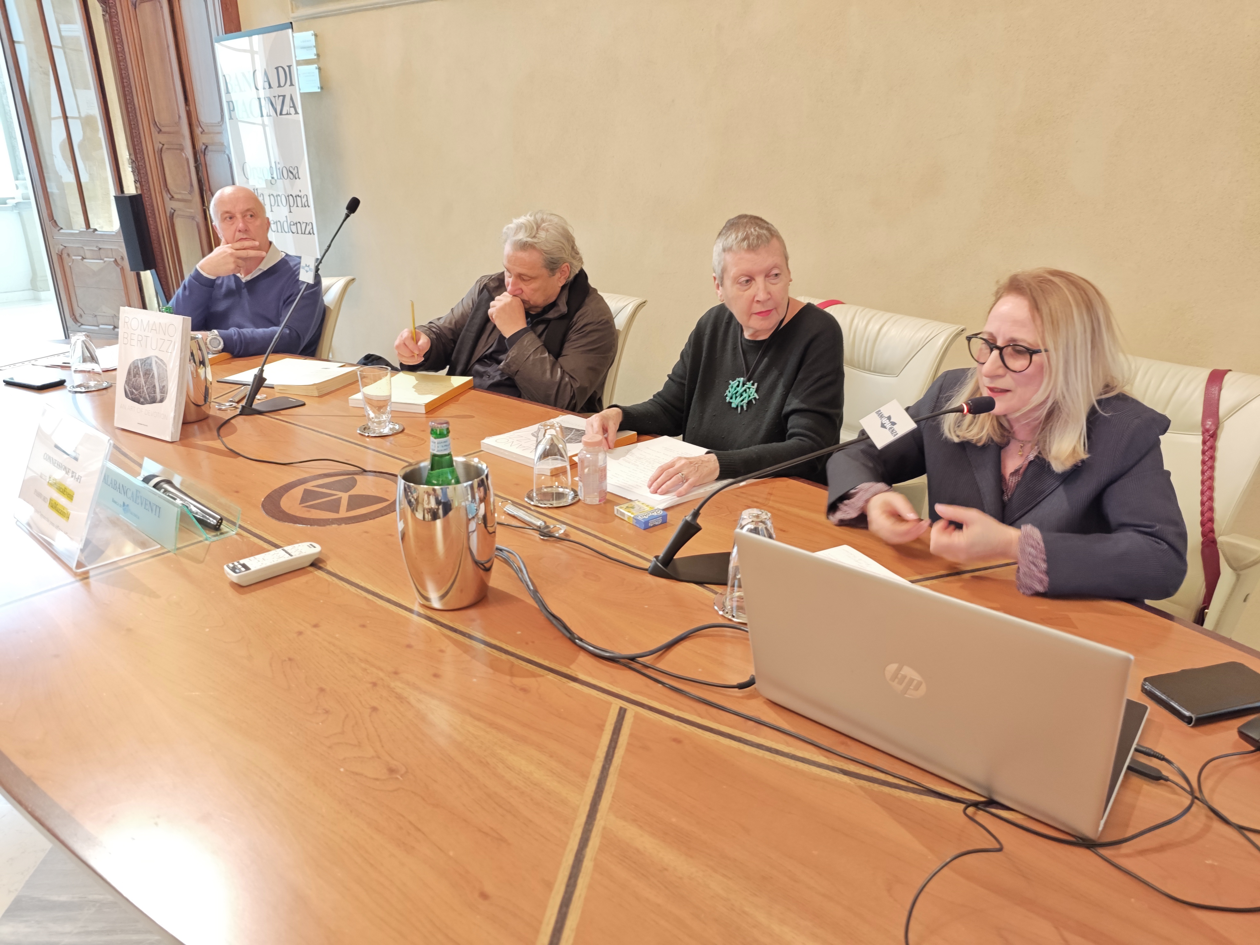 PRESENTATA LA MONOGRAFIA DELL'ARTISTA ROMANO BERTUZZI «LE SUE OPERE CI FANNO STARE MEGLIO CON NOI ST