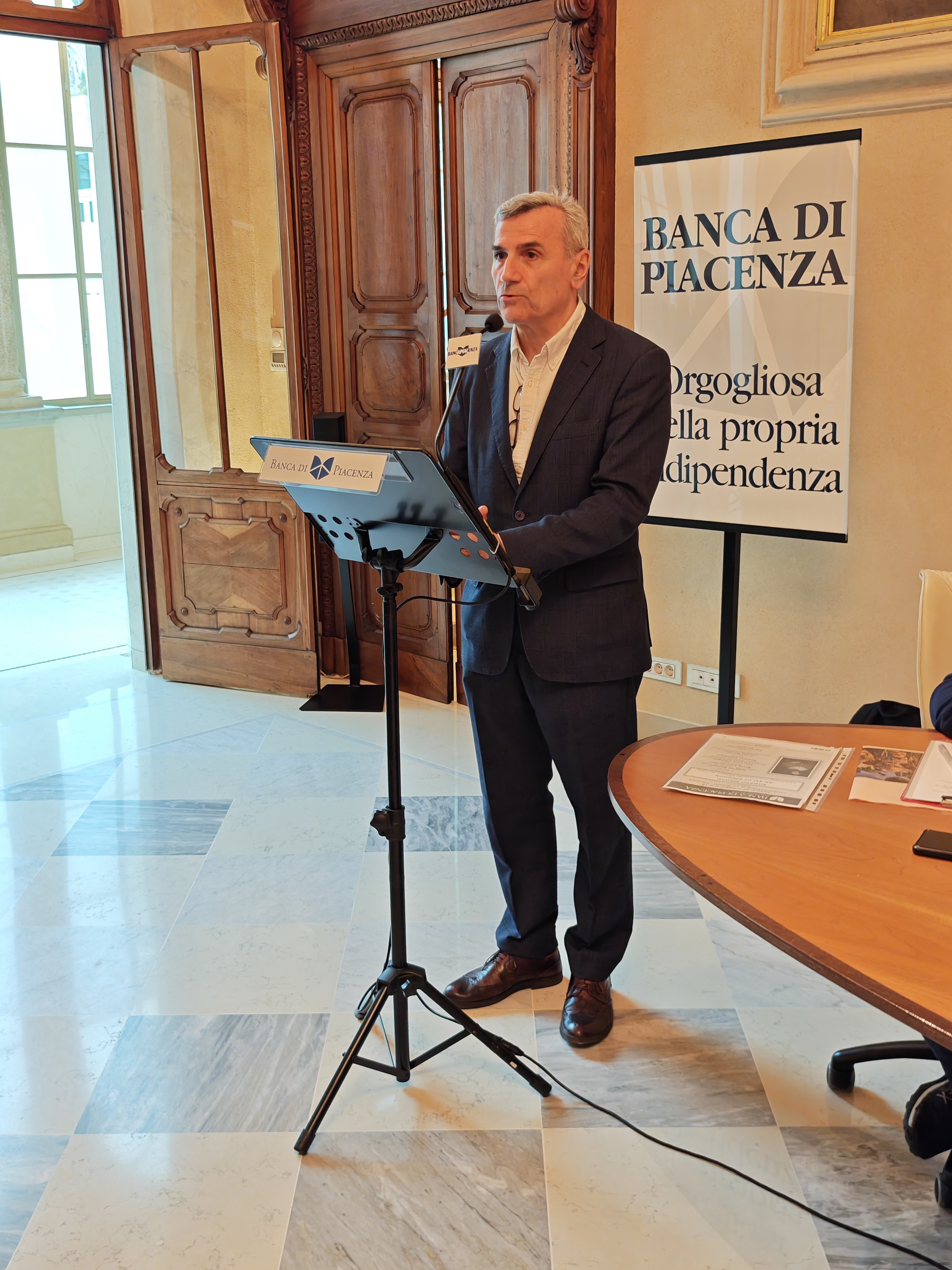 PRESENTATA LA MONOGRAFIA DELL'ARTISTA ROMANO BERTUZZI «LE SUE OPERE CI FANNO STARE MEGLIO CON NOI ST