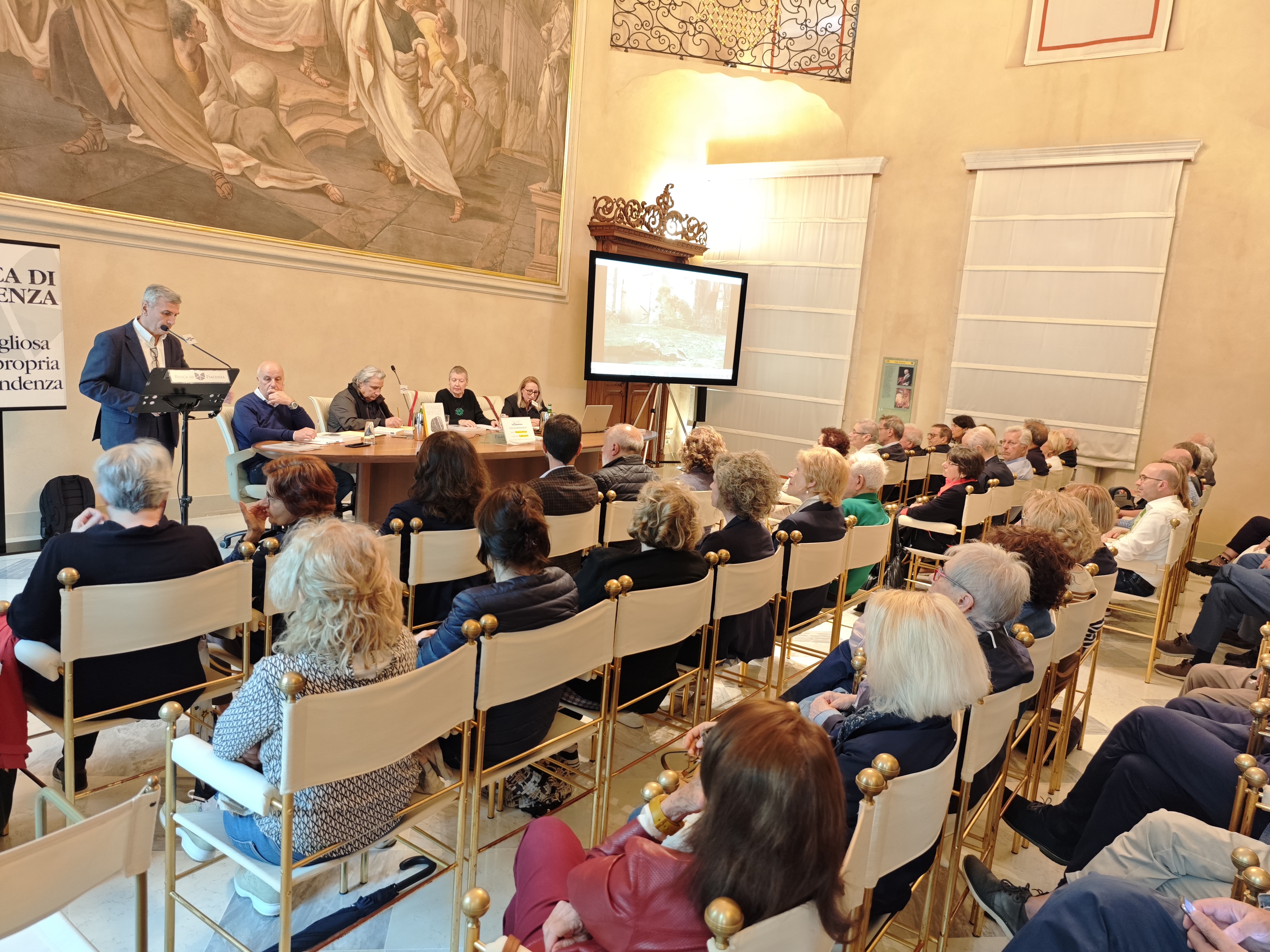 PRESENTATA LA MONOGRAFIA DELL'ARTISTA ROMANO BERTUZZI «LE SUE OPERE CI FANNO STARE MEGLIO CON NOI ST