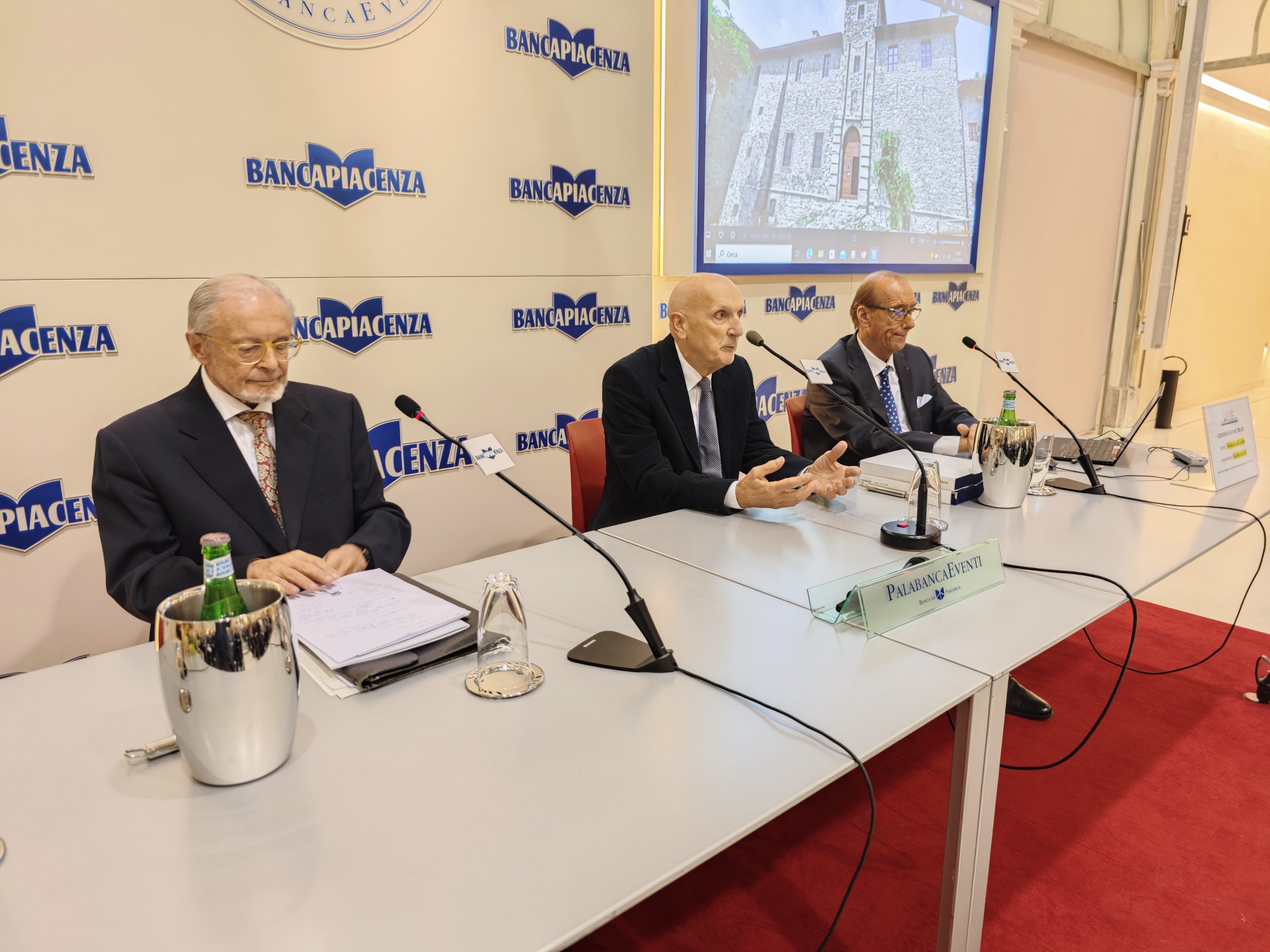 PARTECIPATA CERIMONIA DI CONSEGNA DEL PREMIO GAZZOLA AL PALABANCAEVENTI PER IL RESTAURO DEL CASTELLO