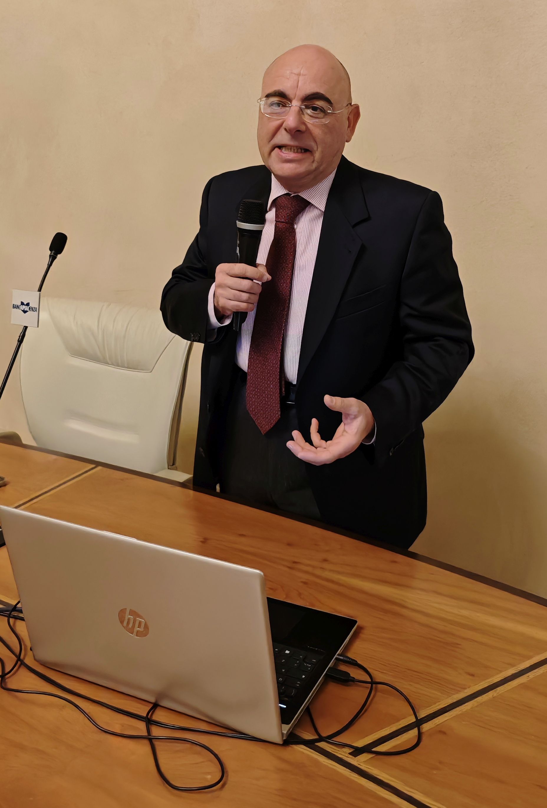 SCELTE DI INVESTIMENTO: MEGLIO AFFIDARSI AGLI INTERMEDIARI CLASSICI PER PREVENIRE FRODI