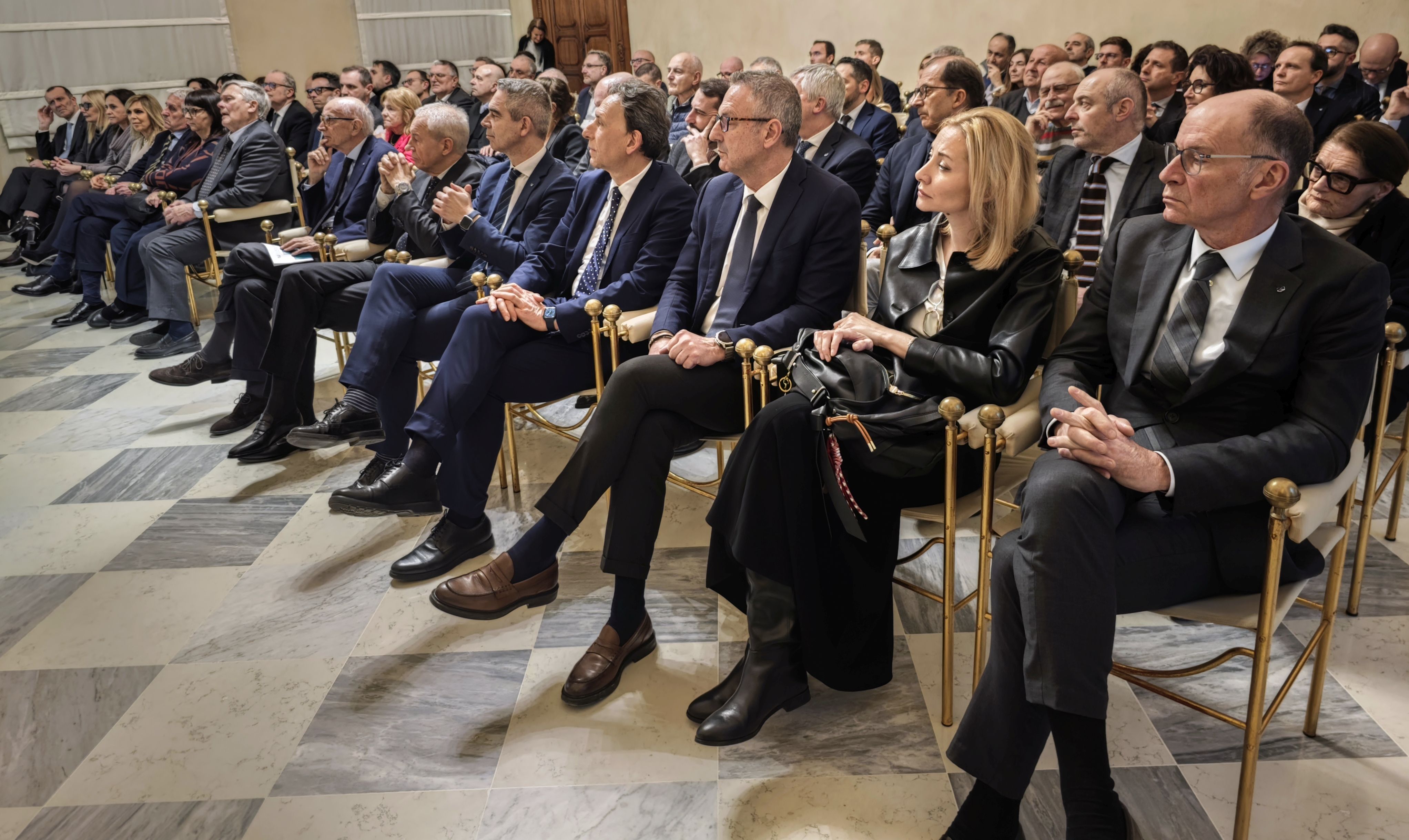 IL PROF. COMANA AL PALABANCAEVENTI «BANCA PICCOLA O GRANDE? BANCA UTILE»