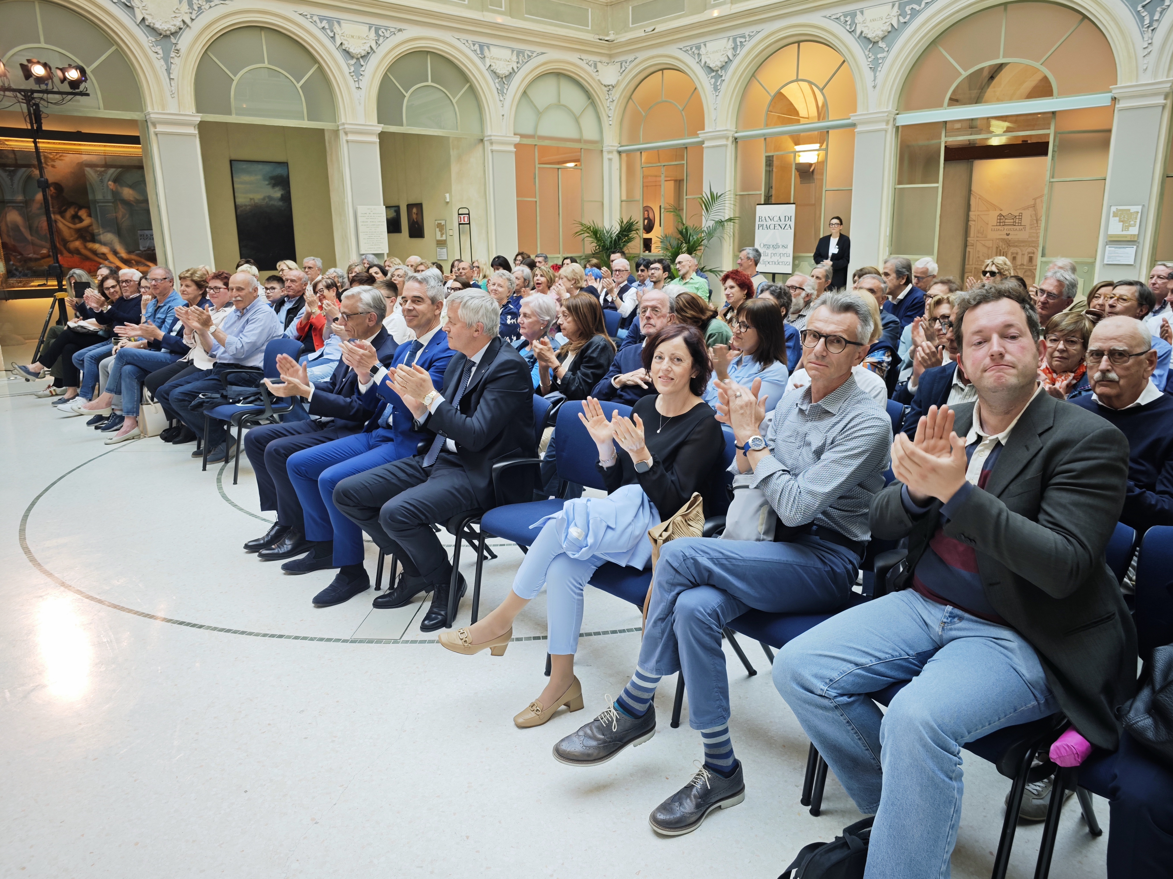 FORZA, POTENZA E BELLEZZA: MANNI E OSSOLI CONQUISTANO IL PUBBLICO CON I CANTI DI LEOPARDI
