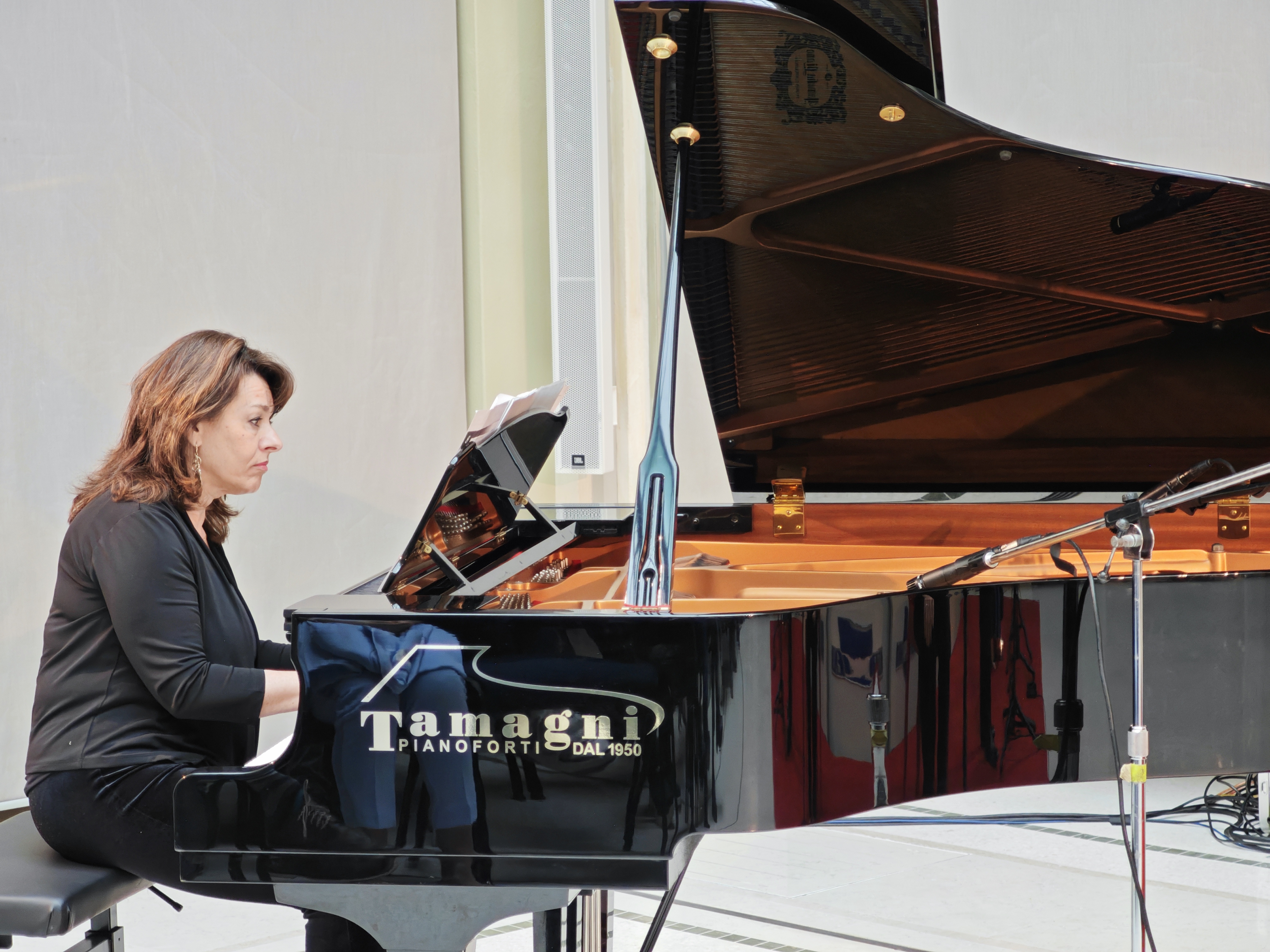 FORZA, POTENZA E BELLEZZA: MANNI E OSSOLI CONQUISTANO IL PUBBLICO CON I CANTI DI LEOPARDI