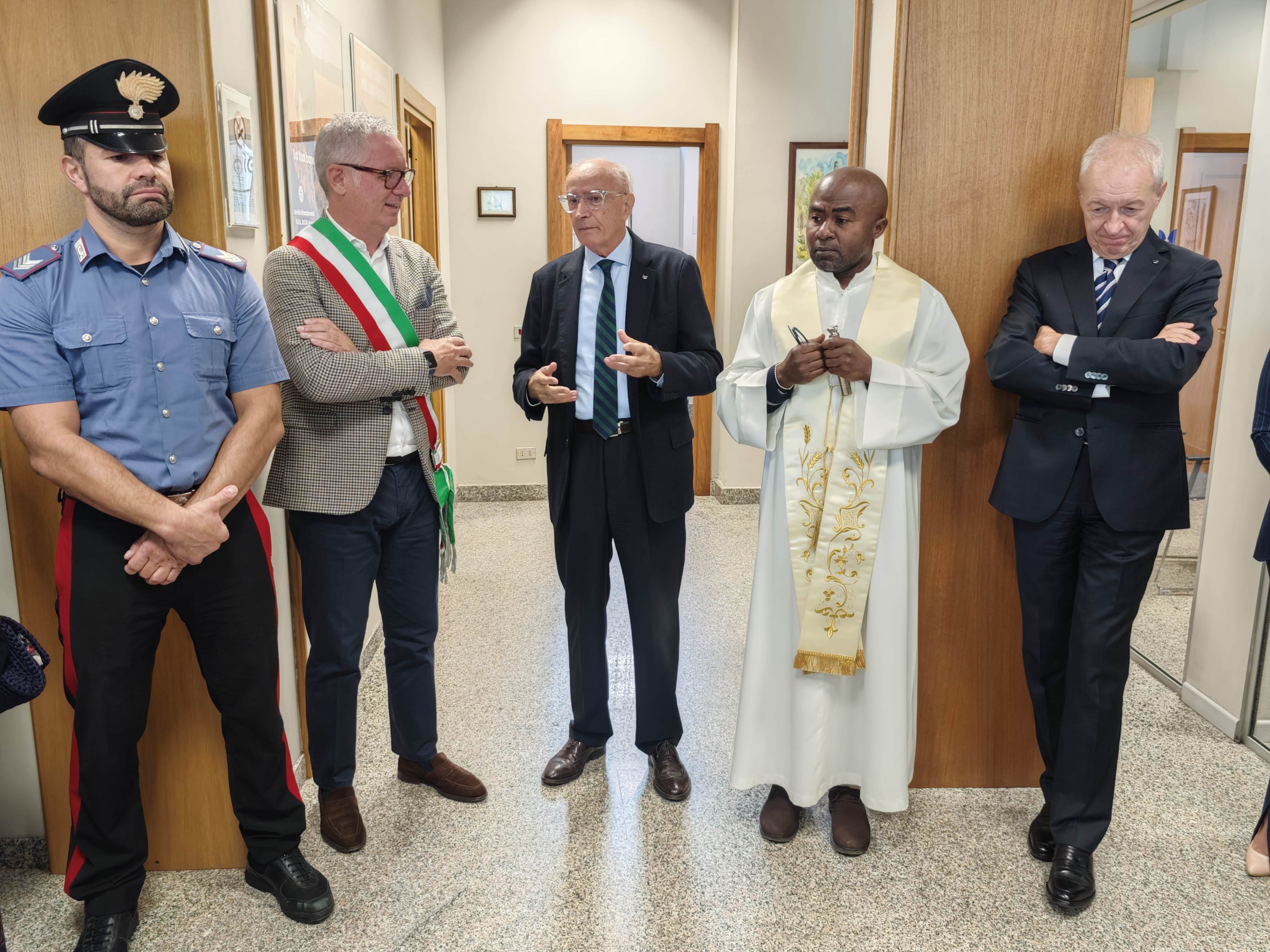 FESTEGGIATO L'ANNIVERSARIO DELLA FILIALE DI NIBBIANO IL SINDACO: «UNA BANCA DI TERRITORIO VICINA ALL