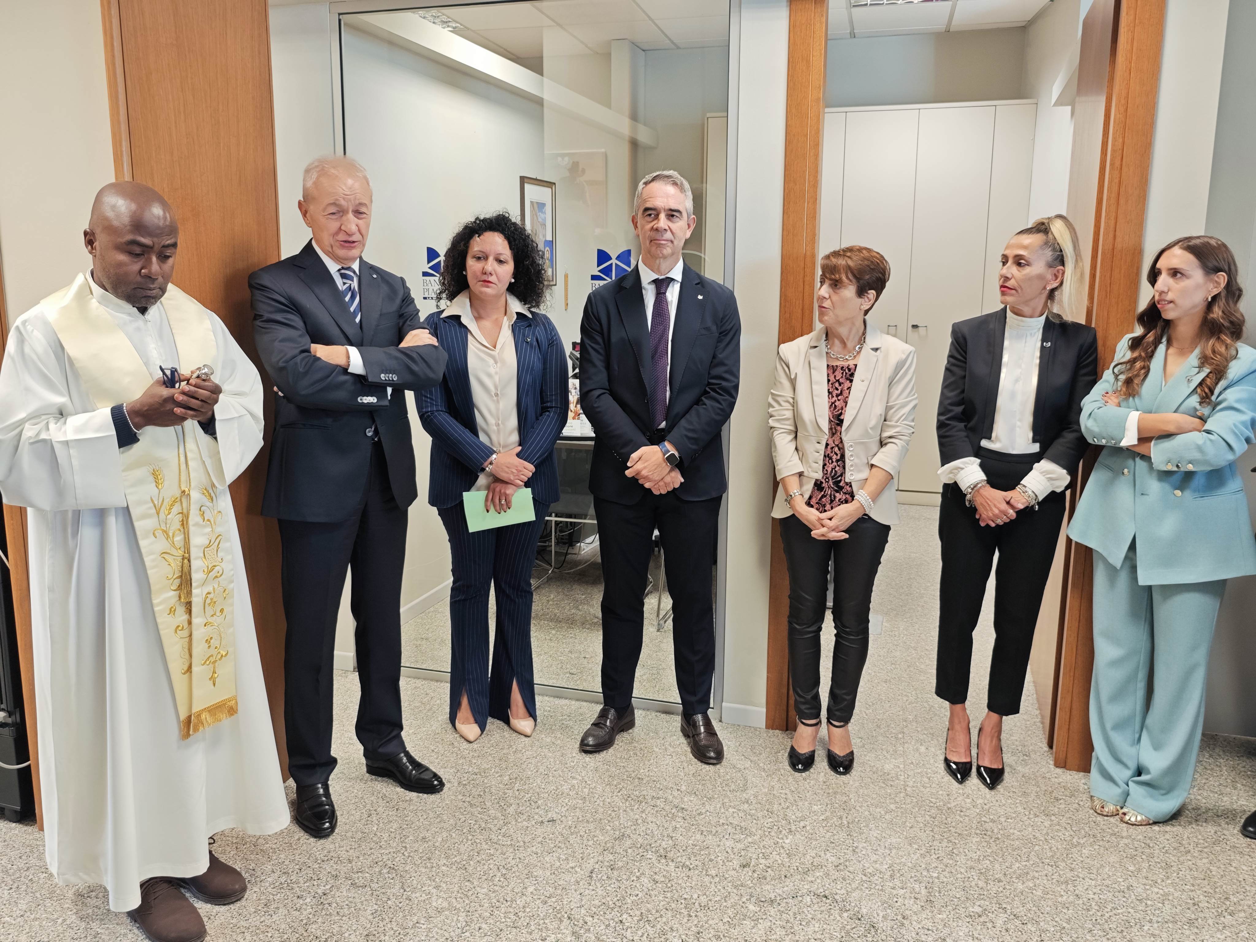 FESTEGGIATO L'ANNIVERSARIO DELLA FILIALE DI NIBBIANO IL SINDACO: «UNA BANCA DI TERRITORIO VICINA ALL