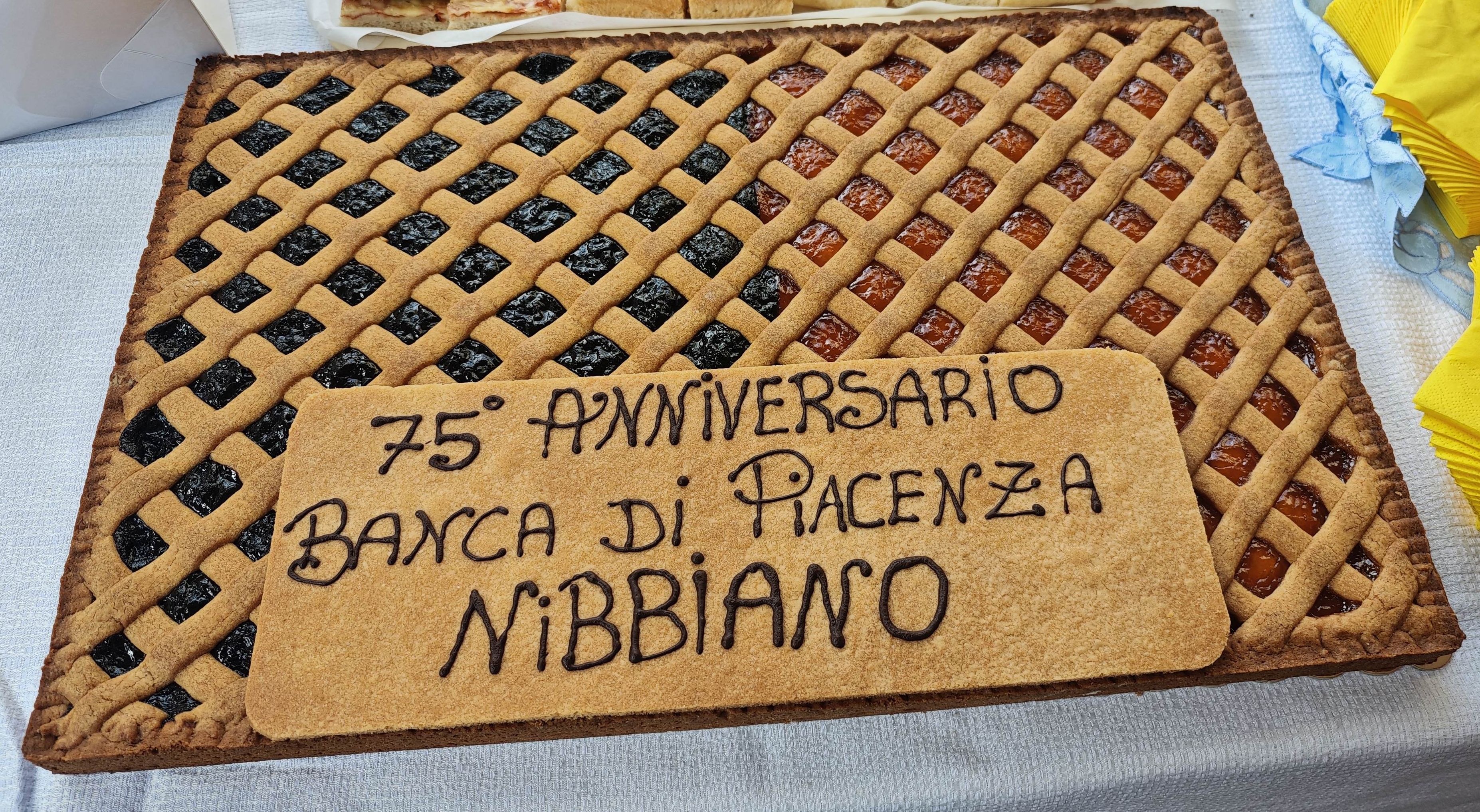 FESTEGGIATO L'ANNIVERSARIO DELLA FILIALE DI NIBBIANO IL SINDACO: «UNA BANCA DI TERRITORIO VICINA ALL